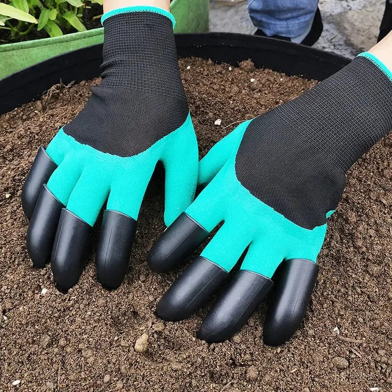 Garden gloves with claws