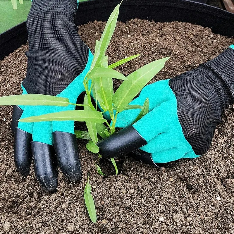 Garden gloves with claws