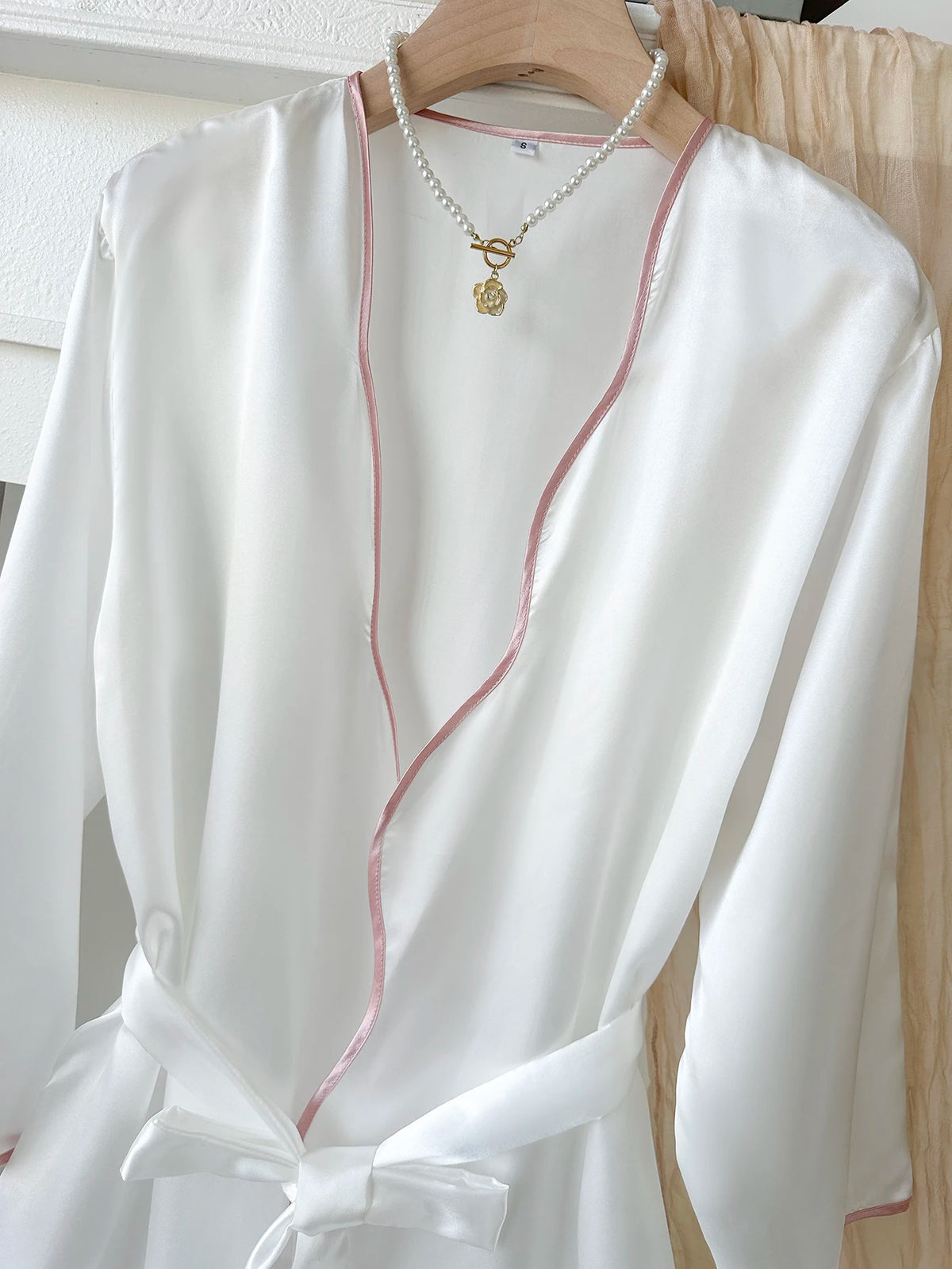 White Contrast-Trim Robe